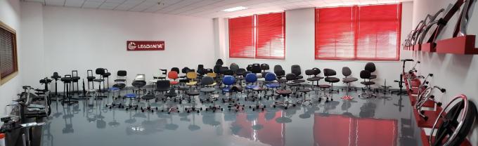 QCおよび生産設備に使用する反静的な、耐久の人間工学的ESDの椅子