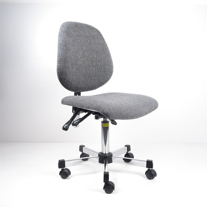 灰色の生地の人間工学的の仕事台は調節可能で大きい背部実験室の椅子の議長を務めます