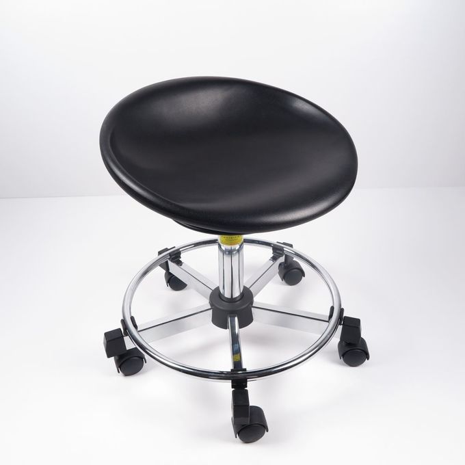 黒いポリウレタン人間工学的の実験室の腰掛け、耐久の回転オフィスの椅子
